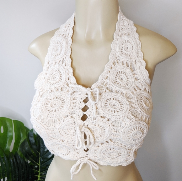 Vintage Tops - Vintage 90s Moda Boho Crochet Crop Halter Top